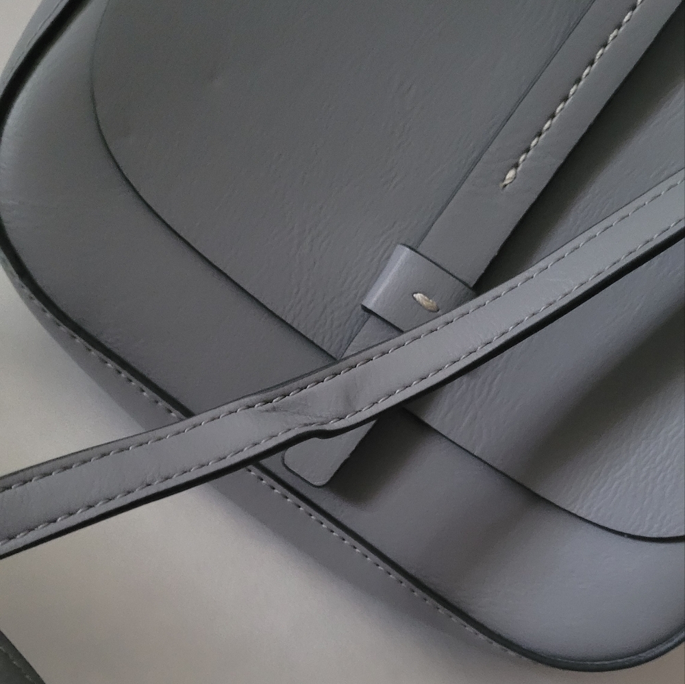 NWT GAP Crossbody Saddle Bag in Grey - Picture 5 of 13